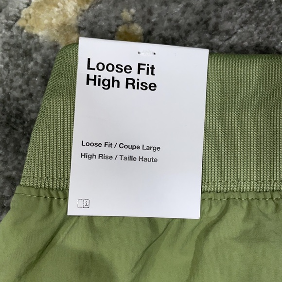 NEW!! Nike Sportswear Essential Woven High-Waisted Curve Pants - Small - Picture 9 of 9